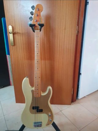 Squier Precision 40th Anniversary