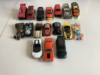 Lote de 17 coches Hot Wheels variados
