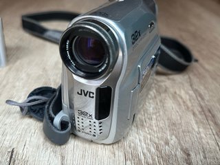 Videocámara JVC GR-D370U 32x Zoom Digital