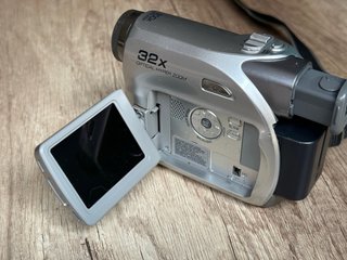 Videocámara JVC GR-D370U 32x Zoom Digital