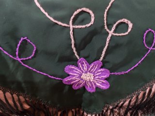 Mantoncillo Flamenco Bordado Verde y Morado