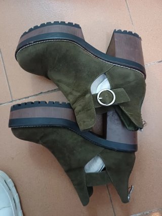 Botines con tacón y plataforma.