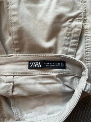 Pantalón cargo beige Zara