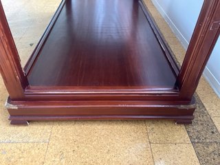 Mesa baja de salón de madera