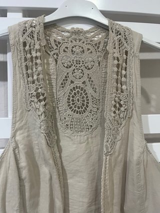 Chaleco beige con encaje talla única