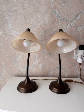 Lámpara de mesa clásica beige y marrón