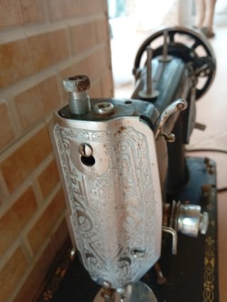 Máquina de coser antigua SIGMA Urgente. Líquido