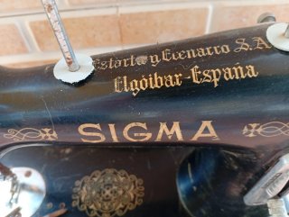 Máquina de coser antigua SIGMA Urgente. Líquido