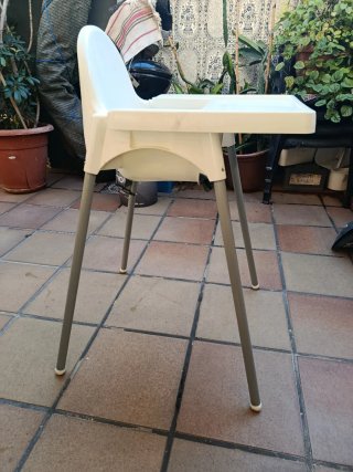 Trona Ikea con bandeja