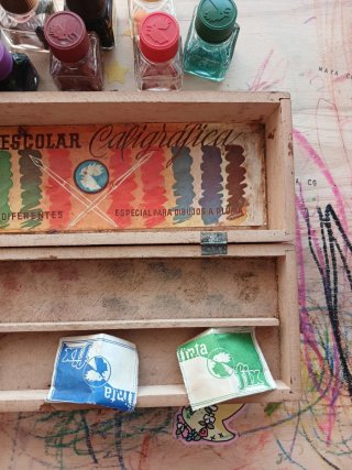 Caja antigua tinta Caligráficas vintage, Fix