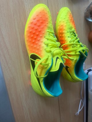 Botas de fútbol Nike Amarillas y Naranjas