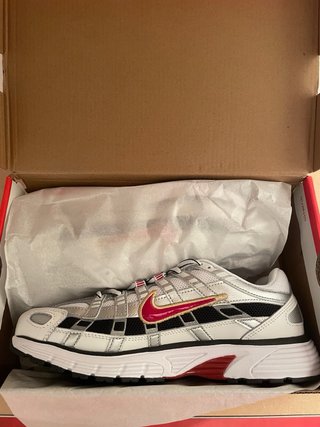 Nike P6000 Rojas Talla 42