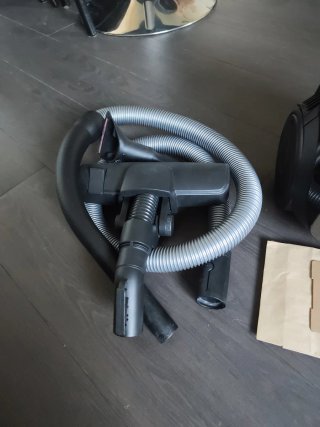 Aspiradora Bosch Compactxx Negra