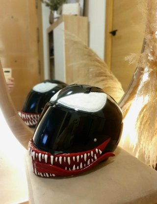 Casco Venom personalizado