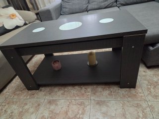 Mesa de centro de salón gris y blanca