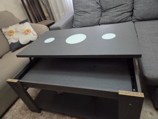 Mesa de centro de salón gris y blanca