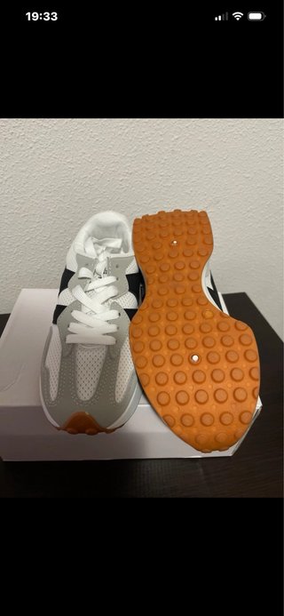 Zapatillas New Balance Gris y Blanco