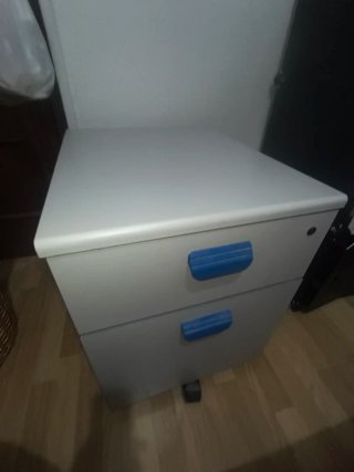 Armario Oficina Pequeño con Llave y ruedas