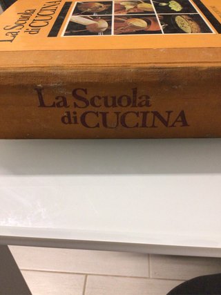 Libro di cucina “ la scuola di cucina”