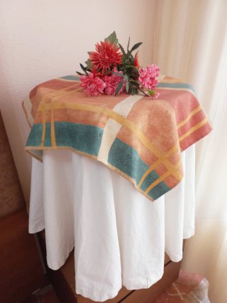 Mesa camilla 40x54 con mantel estampado