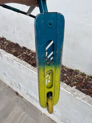 Patinete freestyle azul y amarillo
