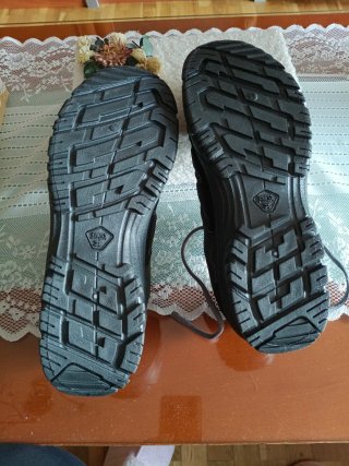 Zapatillas de nieve negras y grises