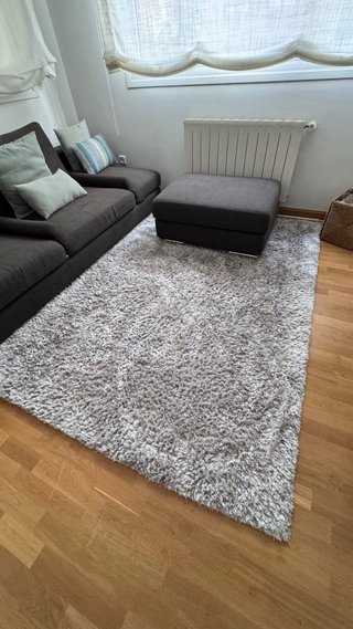 Alfombra de lana gris pelo largo