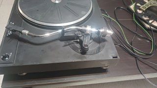 Tocadiscos Thomson TB-405 Belt Drive sin tapadera.
