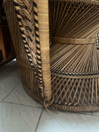 Sillón de mimbre redondo con cojín