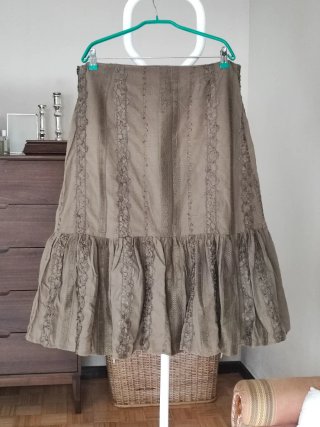 Falda caqui volante mujer talla 48
