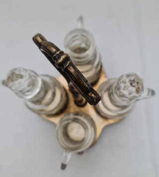 Antico set di aceto/olio in vetro con supporto