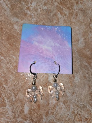 Pendientes de lazo con perlas