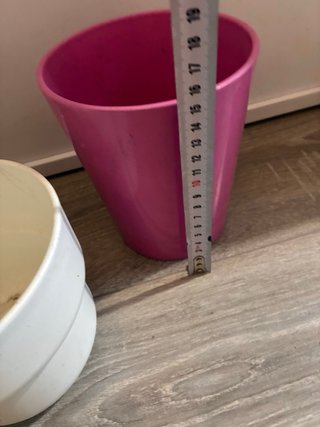3 Macetas (2 cerámica, 1 plástico)