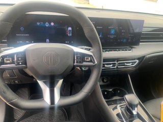 MG HS 2025