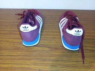 Zapatillas Adidas Retro Rojas y Blancas