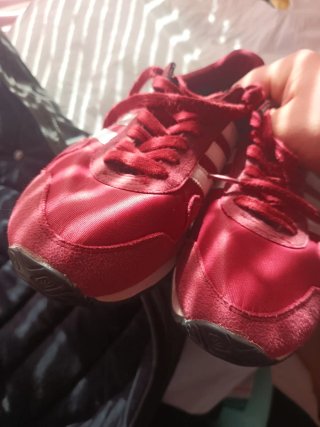 Zapatillas Adidas Retro Rojas y Blancas