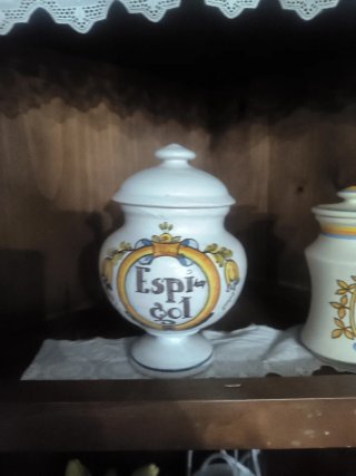 Botes de farmacia vintage decorados