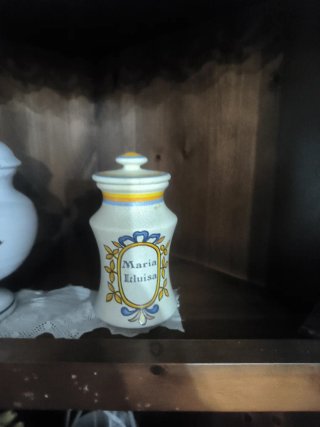 Botes de farmacia vintage decorados