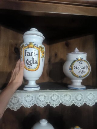 Botes de farmacia vintage decorados