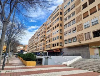 Local comercial en Calle Serenata, Marbella