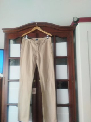 Pantalón chino beige hombre