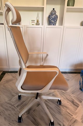 Silla de oficina beige/blanca