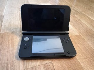 Nintendo 3DS XL Roja + Cargador + Funda Mario Bros