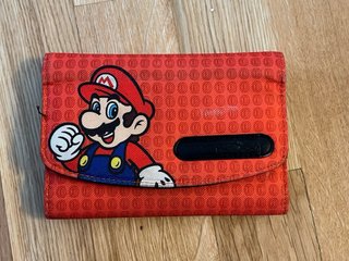 Nintendo 3DS XL Roja + Cargador + Funda Mario Bros