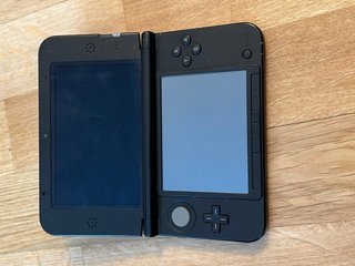 Nintendo 3DS XL Roja + Cargador + Funda Mario Bros