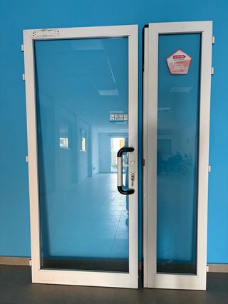 Puerta aluminio blanca con cristal (sin marco)