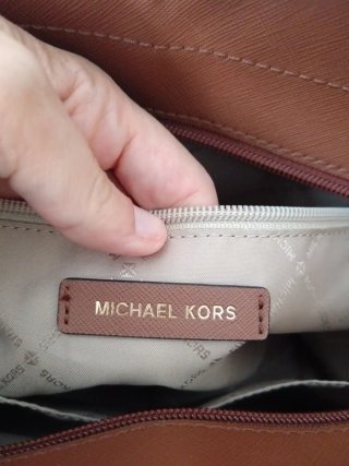 Borsa Michael Kors marrone con dettagli oro