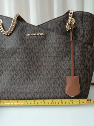Borsa Michael Kors marrone con dettagli oro