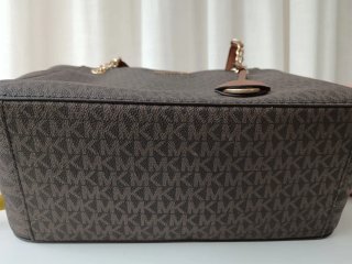 Borsa Michael Kors marrone con dettagli oro