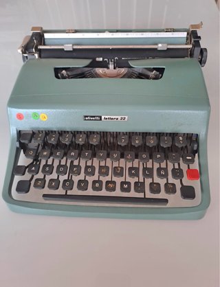 Máquina de escribir Olivetti Lettera 32